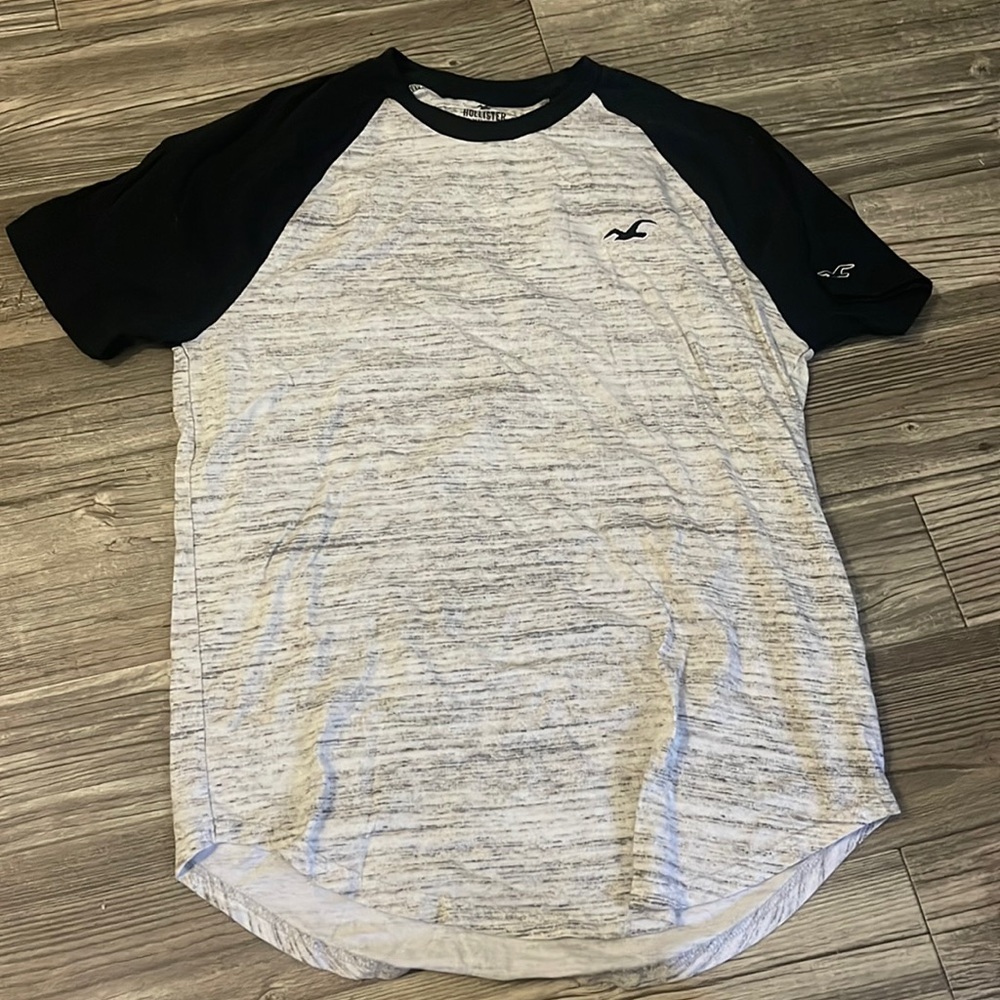 Hollister curve hem tee medium